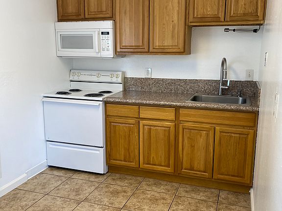 Simple Kitchen perfect for the working professionals
