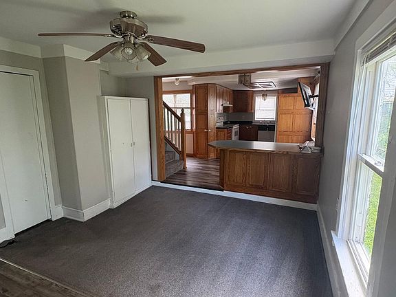 5th image of 907 2nd Ave NW