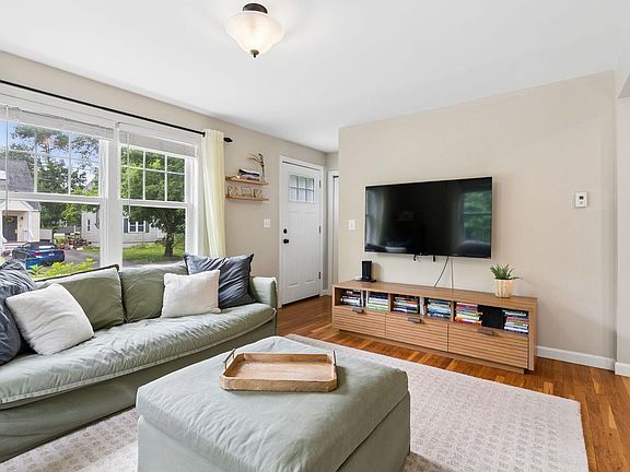 3rd image of 44 Jersey Avenue