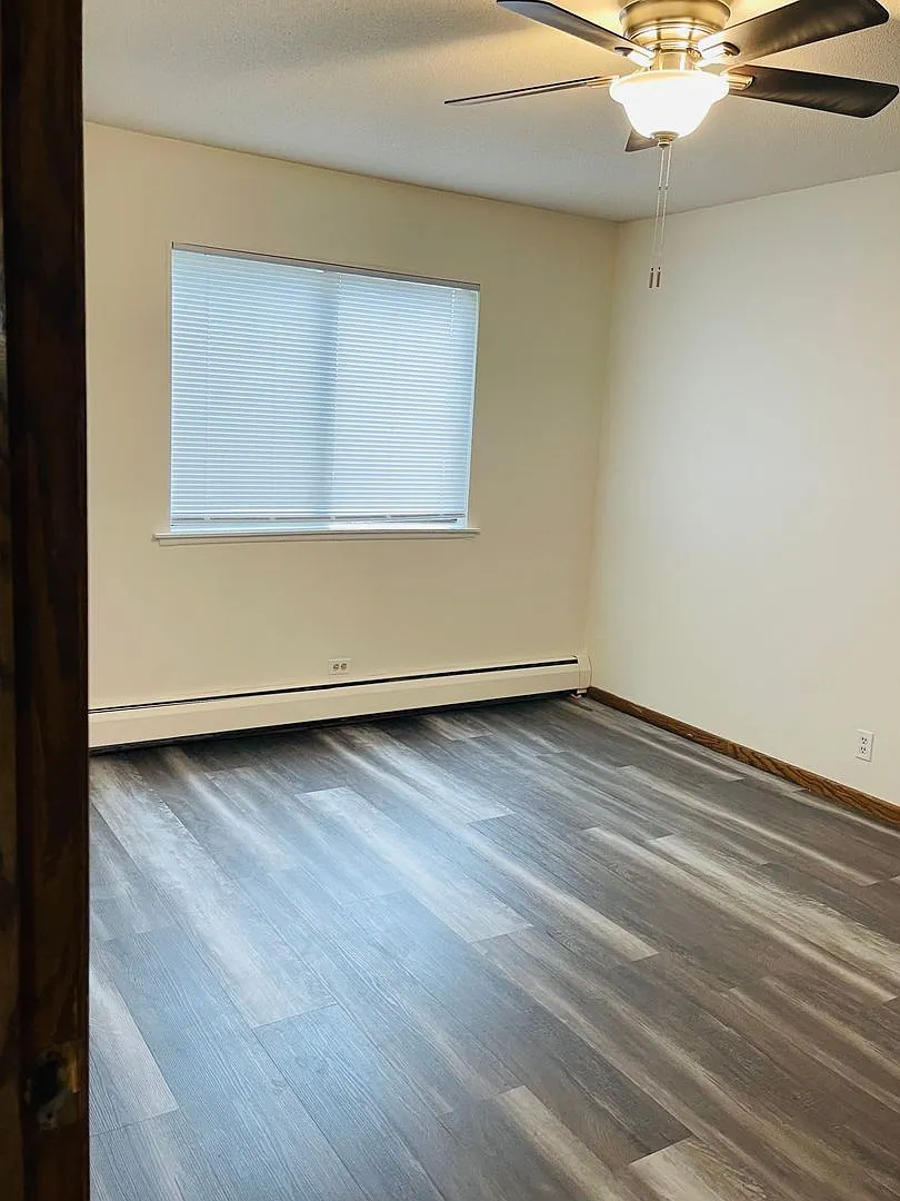 DJ Smith Realty Emerson Ave S — Photo 3