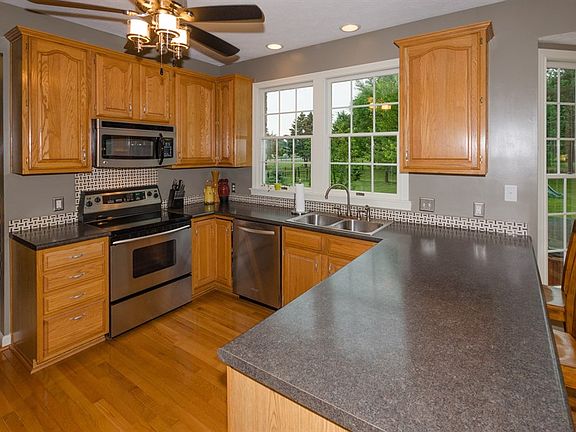 5th image of 7637 Chestnut Hills Dr
