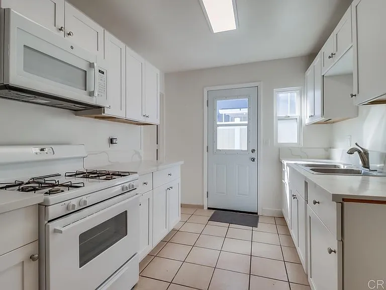 756 Madison Ave #B — Photo 11
