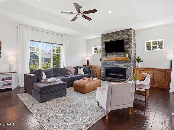 5th image of 1579 Kings View Dr