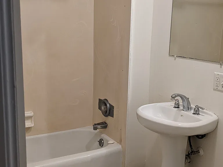 315 W Doty St #2 — Photo 9
