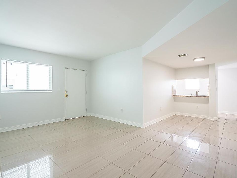 1st image of 2011 Bay Dr Unit 6-2011-6