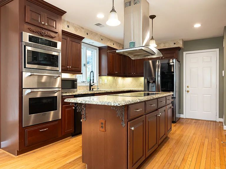 13576 Highland Rd — Photo 100