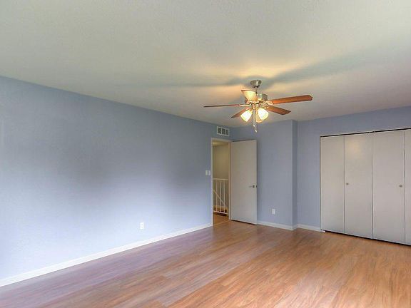 3rd image of 733 E Vaughn Dr