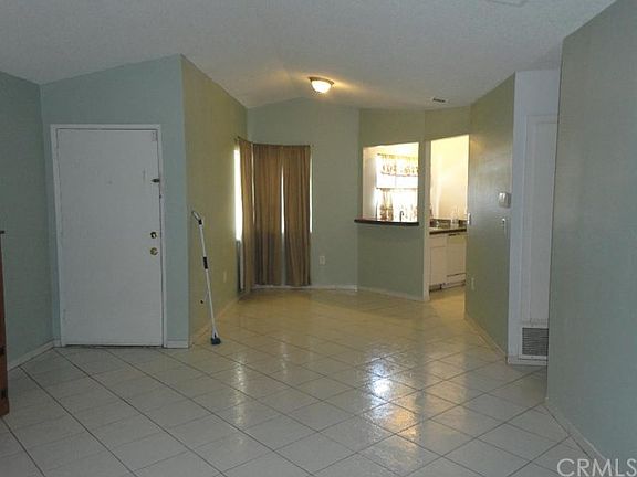 4th image of 487 Aspen Ln