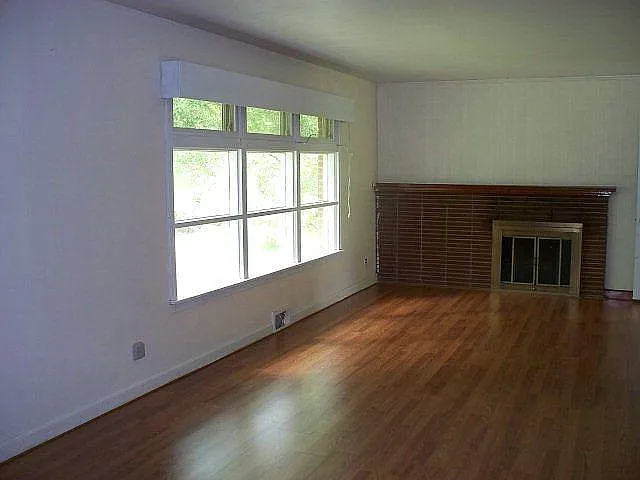 1217 Forestdale Dr — Photo 4