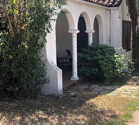 2nd image of 3111 Harris Park Ave