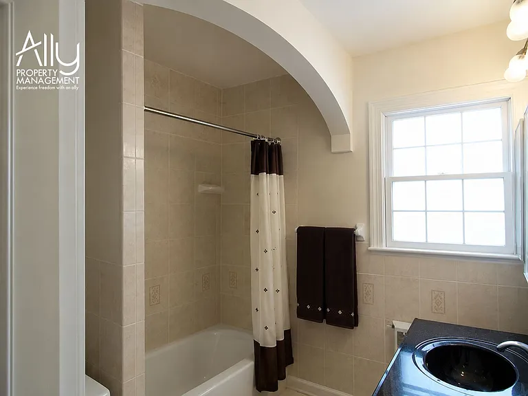 1605 Cambridge Cir — Photo 25