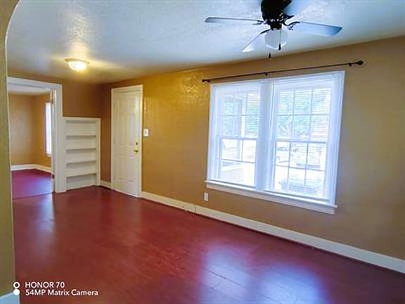 3rd image of 823 16th Ave NW #A