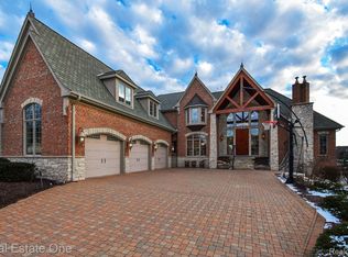 54153 Deer Ridge Ct, Rochester, MI 48307