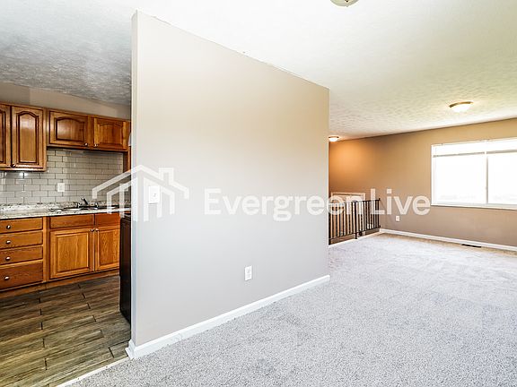 4th image of 2645 Diane Pl