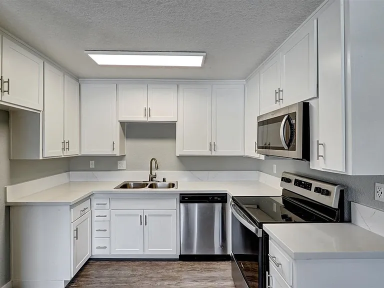 West Fifth Apartments — Photo 39
