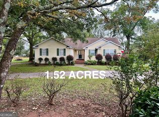 24 W Ridgeway Rd, Maysville, GA 30558