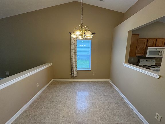 5th image of 829 Jack Pine Dr