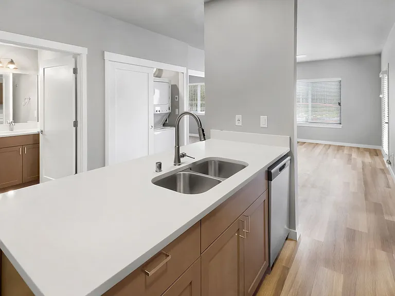 Kingsway Apartments — Photo 146
