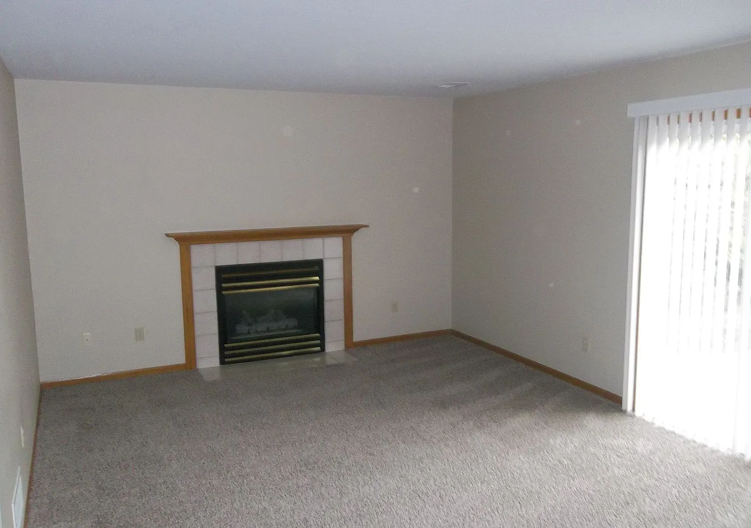 Spacious 3-Bedroom Home with a Large Fenced Yard — Photo 4