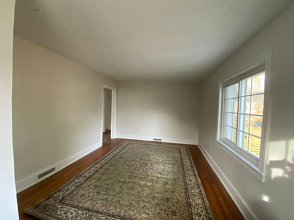 Living room spacious (180 sq.ft) with 2 large window