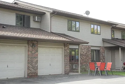 880 Hemlock Dr Photo 1