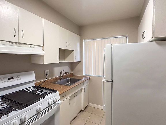 5th image of 2855-2865 A St #2865-11