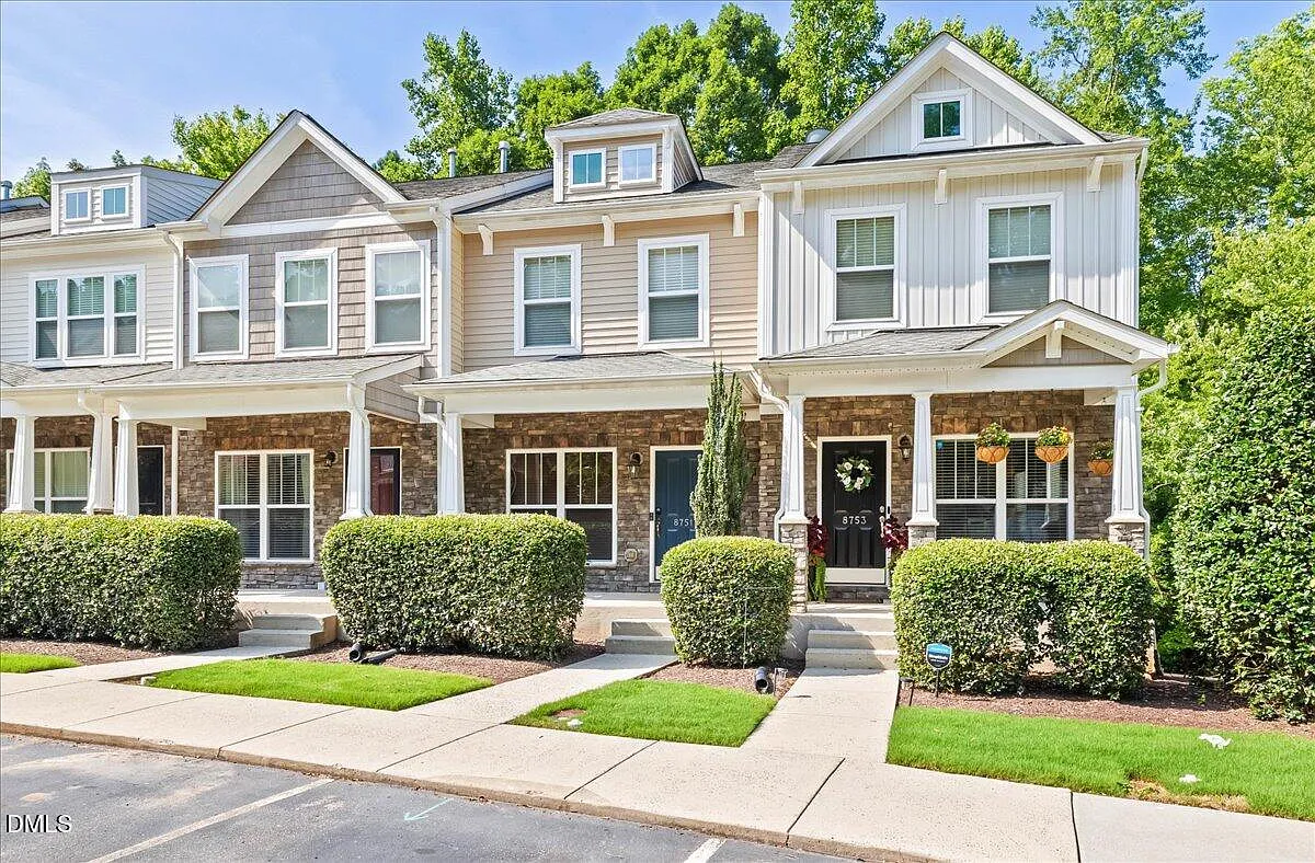 3 bed, 3.5 bath, $2,100 — Photo 2