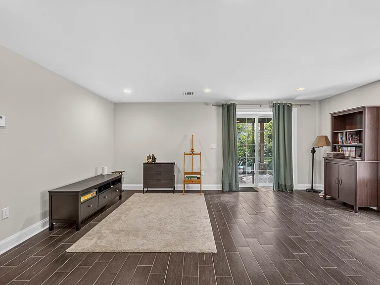 809 Edgewood Ln — Photo 32
