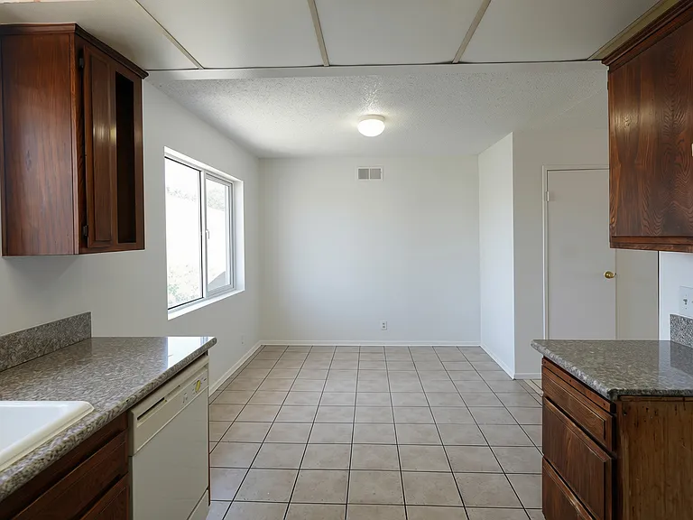 8040 Stewart And Gray Rd #204 — Photo 4