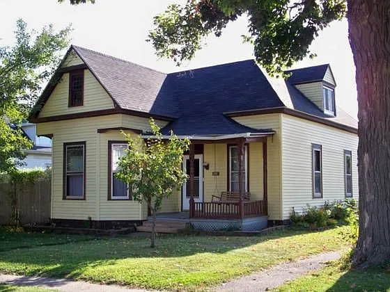 1101 S 10th St photo 1