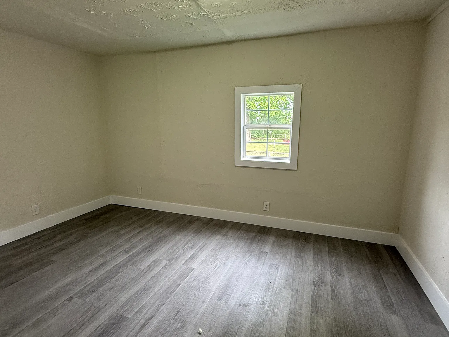 4 bed, 1432 sqft, $1,200 — Photo 4