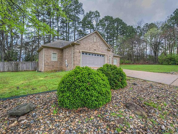 3rd image of 110 Shady Woods Ct