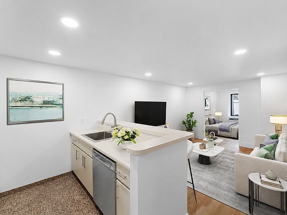 4th image of 207 E 37th St APT Bc