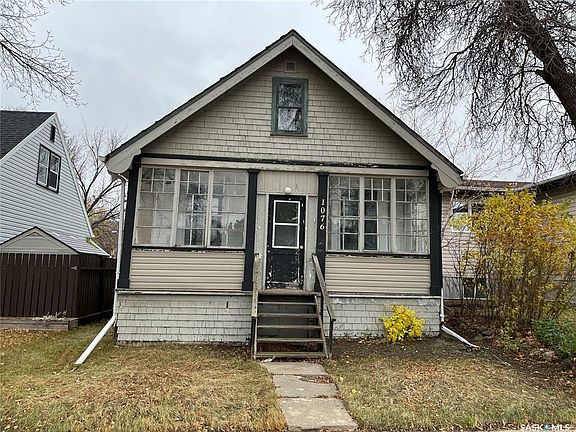 2nd image of 1076 4th Ave NE