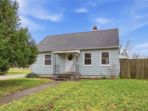 3rd image of 329 Roosevelt Dr