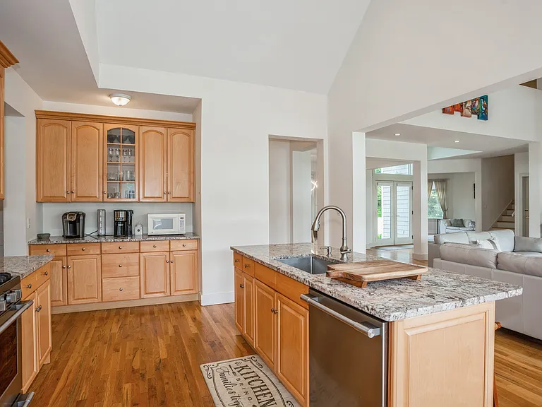 19 Fairbanks Ct — Photo 8