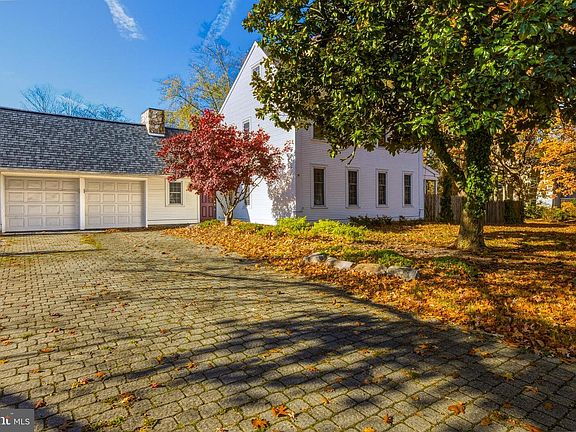 4th image of 1102 Barnesdale Rd