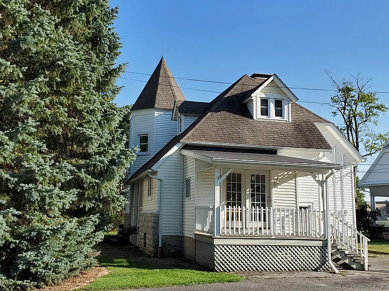 709 Dewitt Ave — Photo 4