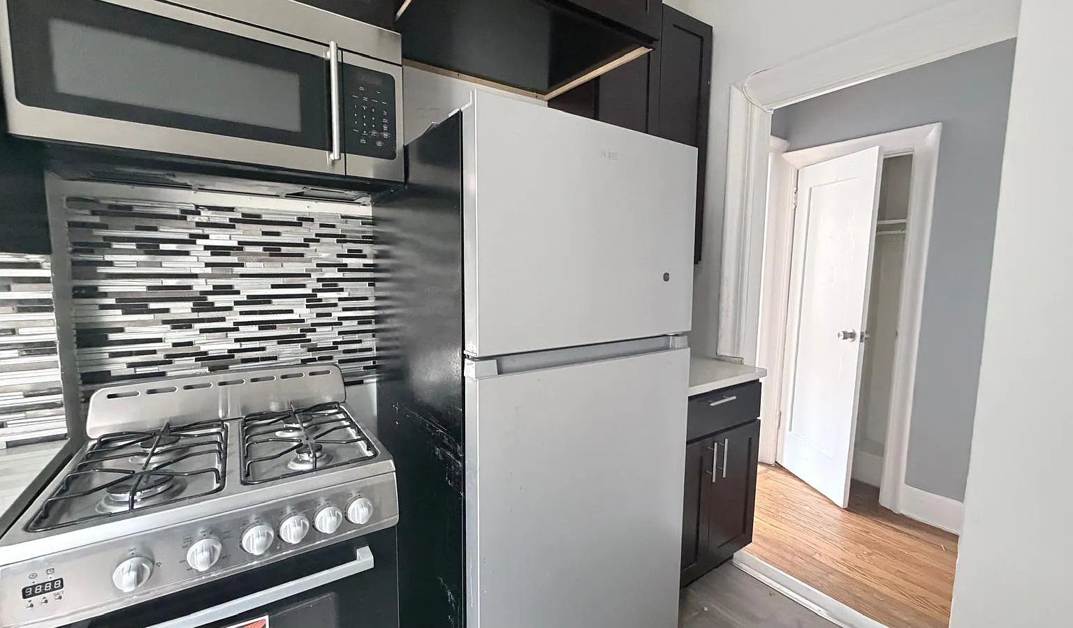 149 Zabriskie St — Photo 3