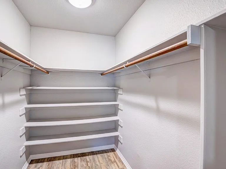 Sandpointe Apartments — Photo 10