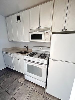 3rd image of 40 W 135th St APT 16M