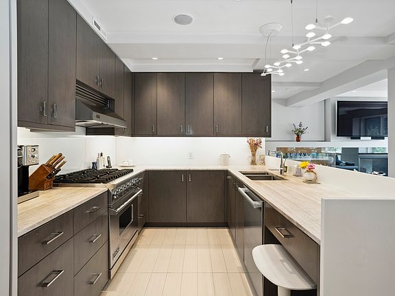 5th image of 435 E 76th St APT 6A