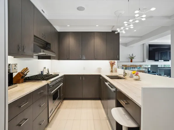 435 East 76th Street image 4 of 12