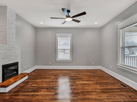 5th image of 410 8th St SE