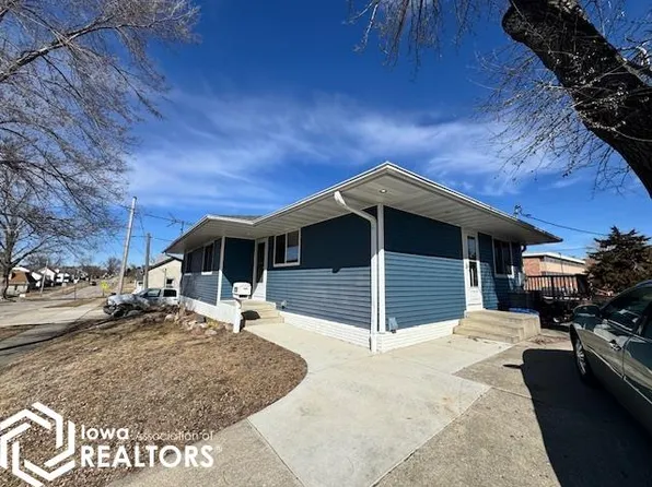 208 S 12th St, Marshalltown, IA 50158