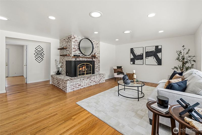 3rd image of 153 SW 208th Street