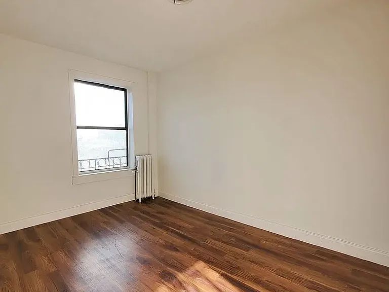 622 E 235th St #2A — Photo 5