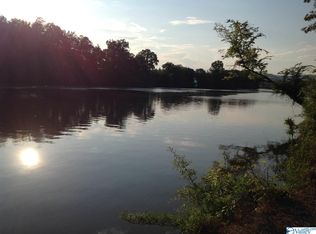 450 Lake Cir, Gadsden, AL 35901