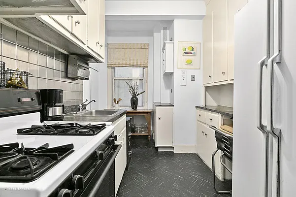 Sold by Corcoran | media 7