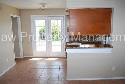 5th image of 8023 Cambridge Cir